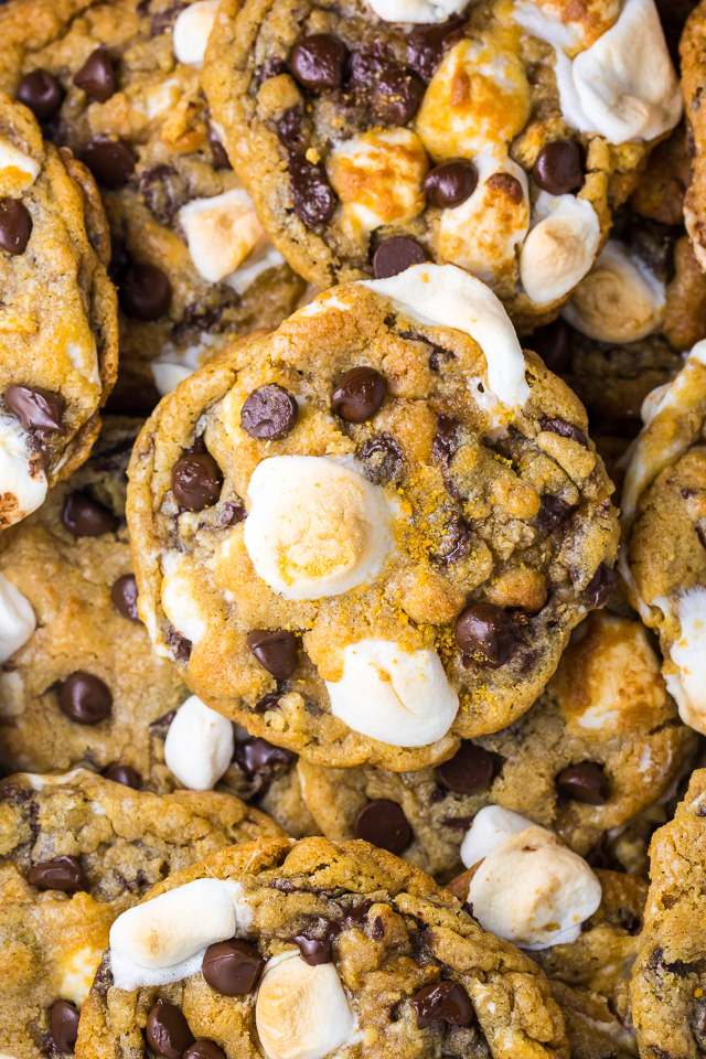 Simple S'mores Chocolate Chip Cookie Bars for Fall
